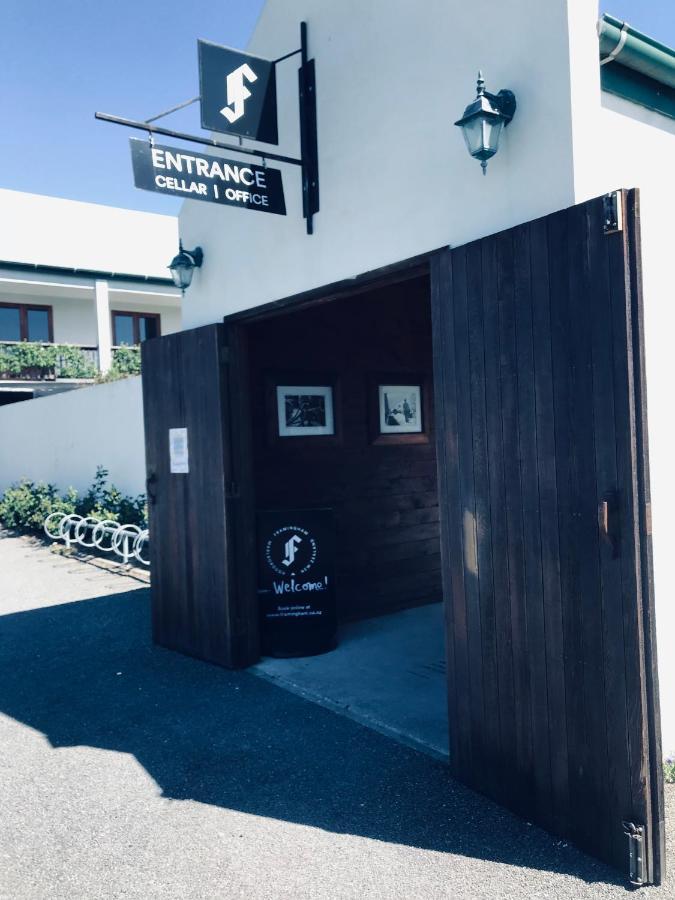 Te Waiharakeke Holiday Home Бленем Экстерьер фото